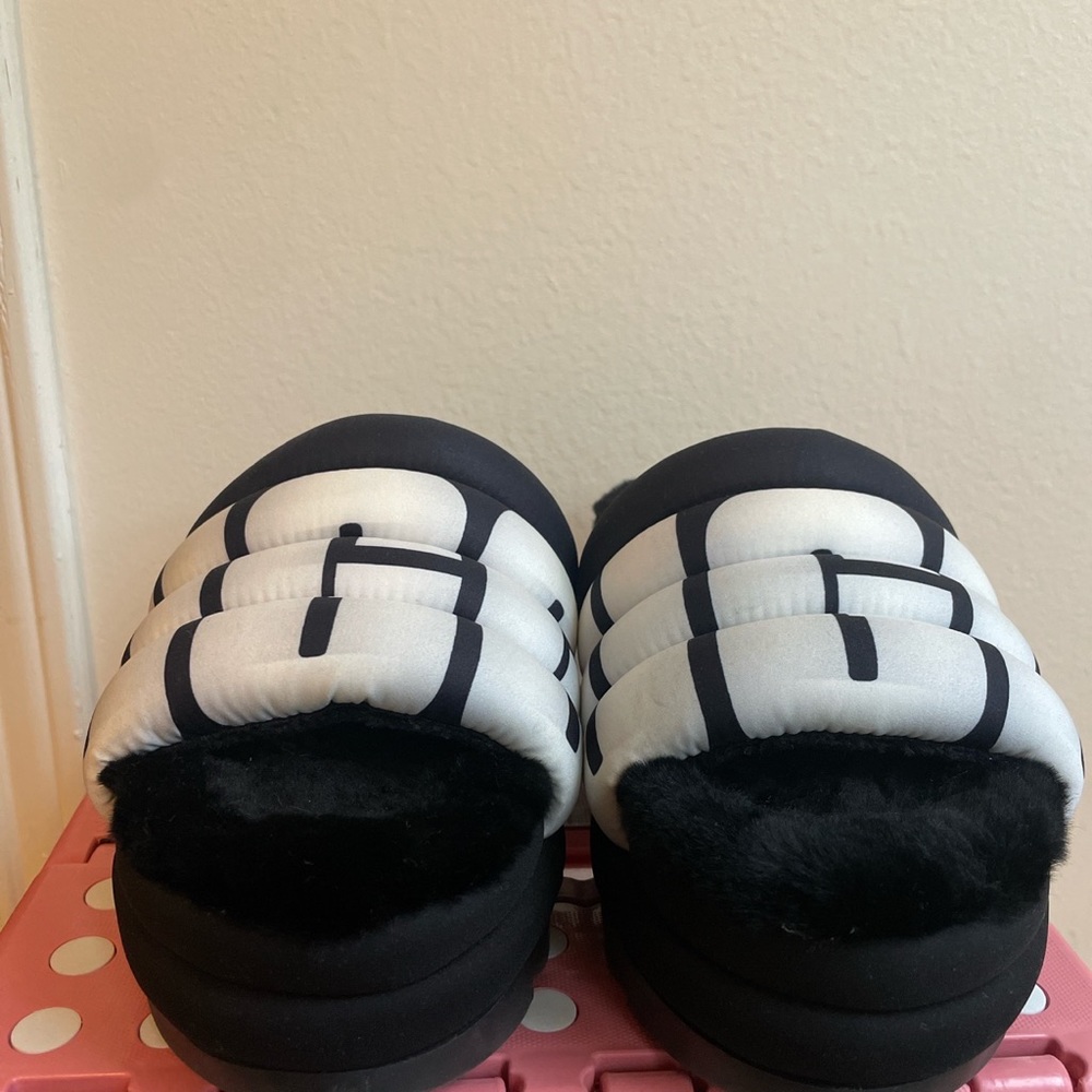 UGG maxi slide padded puff logo platform